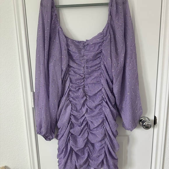 Boohoo Plus Size Ruched Front Chiffon Mini Floral Dress - Picture 3 of 4